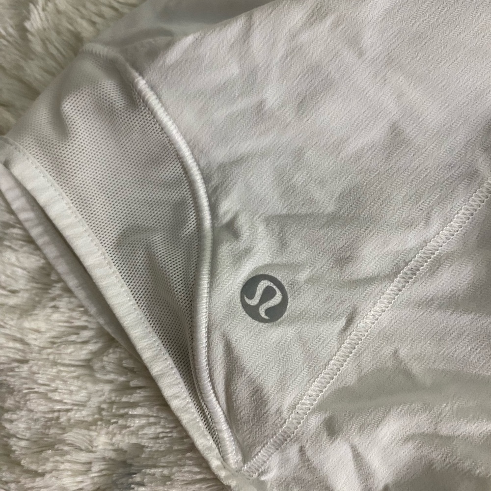 Lululemon lowrise hotty hot shorts size 8!